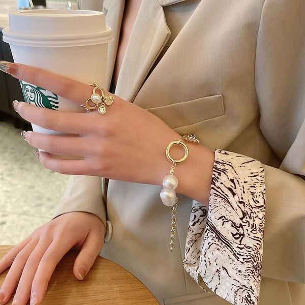 charm bracelets oversized natural pearl bracelet 2021 niche design for women wedding memorial gift quick delivery, Golden;silver
charm bracelets oversized natural pearl bracelet 2021 niche design for women wedding memorial gift quick delivery, Golden;silver