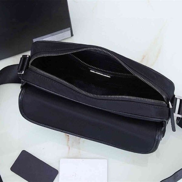 design hand 2021 men's black nylon big buckle mobile phone fashion one shoulder messenger bag
design hand 2021 men's black nylon big buckle mobile phone fashion one shoulder messenger bag