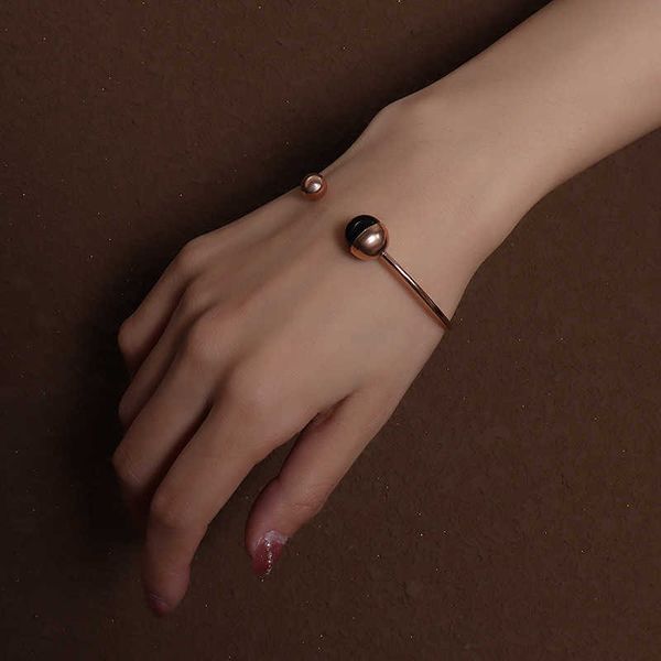 2021 fashionable geometric opening adjustable bracelet for women titanium steel classic fashion accessories q0717, Black
2021 fashionable geometric opening adjustable bracelet for women titanium steel classic fashion accessories q0717, Black