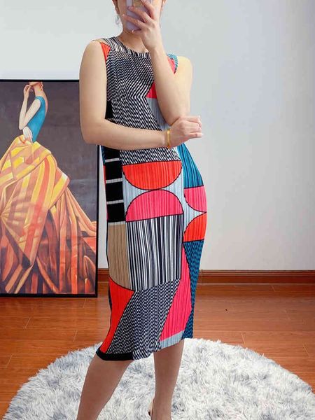 dresses 2021 summer women's design sense vest miyak fold fashionable plus size slim sleeveless niche print round neck dress, Black;gray
dresses 2021 summer women's design sense vest miyak fold fashionable plus size slim sleeveless niche print round neck dress, Black;gray