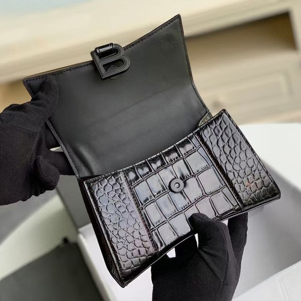 b family leather women's bag 2021 new one shoulder slant cross hand alligator hourglass fashion small square
b family leather women's bag 2021 new one shoulder slant cross hand alligator hourglass fashion small square