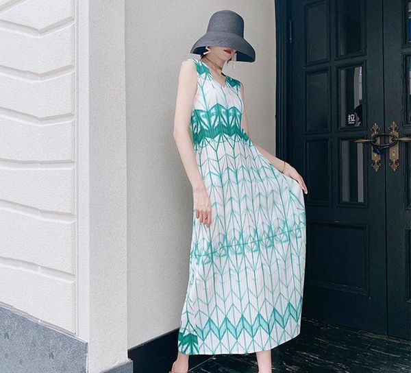 casual dresses summer printed sleeveless dress european and american temperament v-neck high waist slim pleated, Black;gray
casual dresses summer printed sleeveless dress european and american temperament v-neck high waist slim pleated, Black;gray
