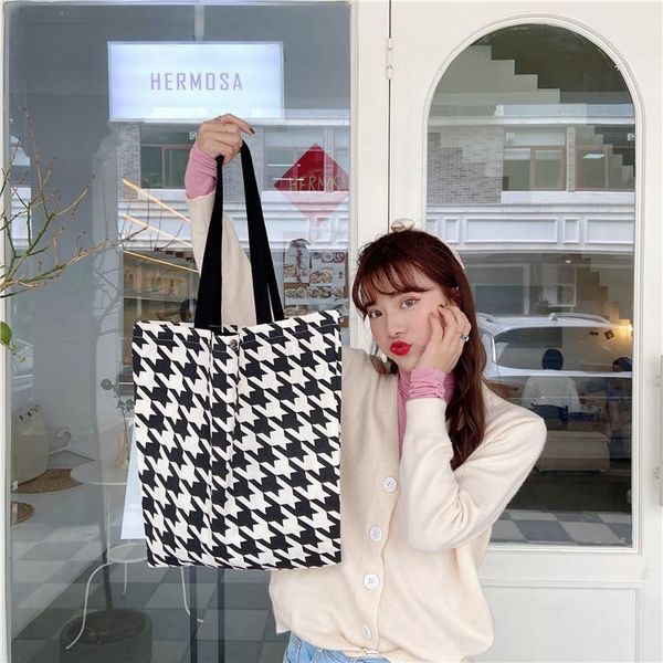 simple geometric shoulder bag lattice student canvas korean female portable environmental protection cloth shopping bags
simple geometric shoulder bag lattice student canvas korean female portable environmental protection cloth shopping bags
