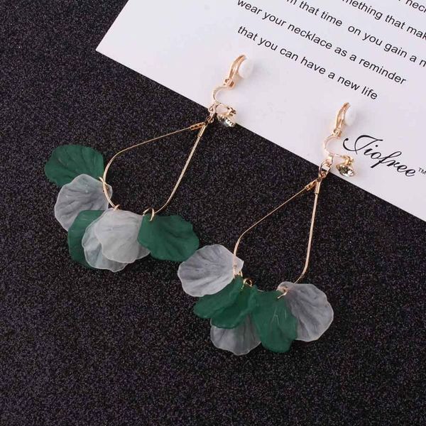 clip-on & screw back korean 4 color long acrylic clip on earrings fashion wedding no pierced ears earring for women party jewelry exquisite, Silver
clip-on & screw back korean 4 color long acrylic clip on earrings fashion wedding no pierced ears earring for women party jewelry exquisite, Silver