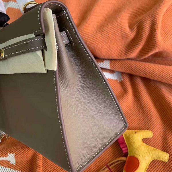 2021 new trendy hs leather casual womens bag palm print cowhide bag medium shoulder handbag
2021 new trendy hs leather casual womens bag palm print cowhide bag medium shoulder handbag