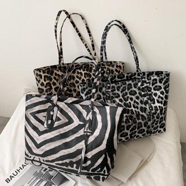 duffel bags 2021 leopard zebra print large women's bag capacity shoulder pu leather tote ladies wild sac a main femme
duffel bags 2021 leopard zebra print large women's bag capacity shoulder pu leather tote ladies wild sac a main femme