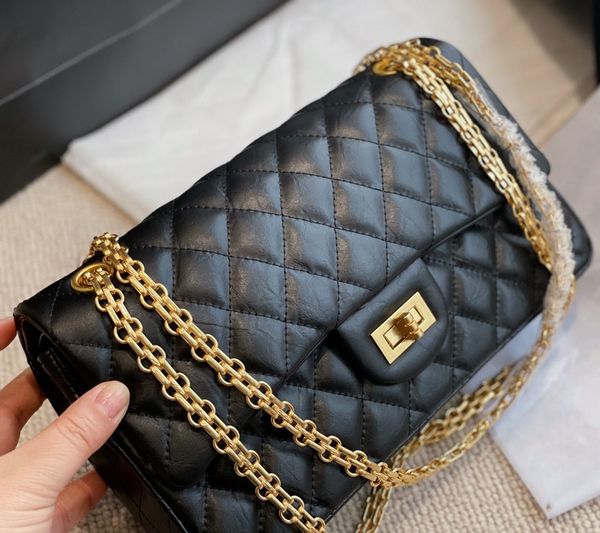 women's classic fashion luxury designer bag golden chain lock leather cowhide 25cm shoulder cross-body handbag
women's classic fashion luxury designer bag golden chain lock leather cowhide 25cm shoulder cross-body handbag