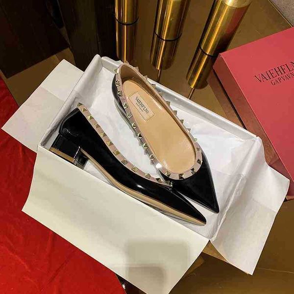 2021 spring new v family rivet shoes red thick heel pointed single shoes women's middle heel versatile professional leather work shoes, Black
2021 spring new v family rivet shoes red thick heel pointed single shoes women's middle heel versatile professional leather work shoes, Black