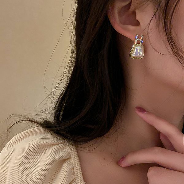 925 silver needle fashion east gate geometric pearl temperament trend diamond letter h personalized earrings female
925 silver needle fashion east gate geometric pearl temperament trend diamond letter h personalized earrings female