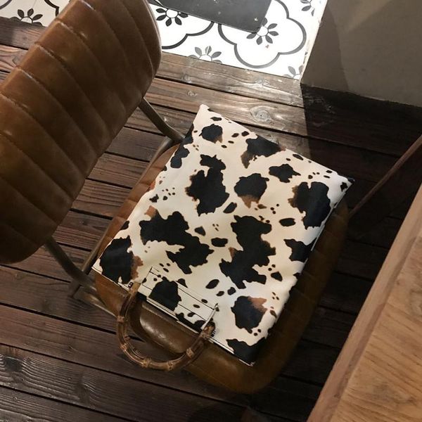 vintage cow pattern women handbags designer bamboo handle hand bags casual large capacity tote female purse lady bucket bag shoulder
vintage cow pattern women handbags designer bamboo handle hand bags casual large capacity tote female purse lady bucket bag shoulder