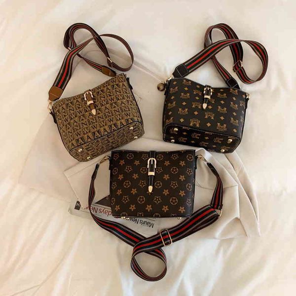 2022 factory wholesale new old flower letter bucket two-piece set women's spring summer high-capacity child and mother middle bag fashi
2022 factory wholesale new old flower letter bucket two-piece set women's spring summer high-capacity child and mother middle bag fashi