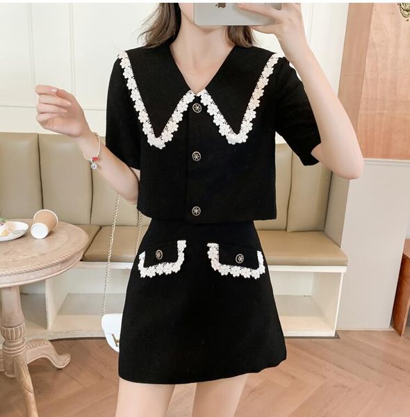 white/black lace women two piece dresses trim peter pan collar small fragrant wind set retro single-breasted crop and skirt twinsets 2021
white/black lace women two piece dresses trim peter pan collar small fragrant wind set retro single-breasted crop and skirt twinsets 2021