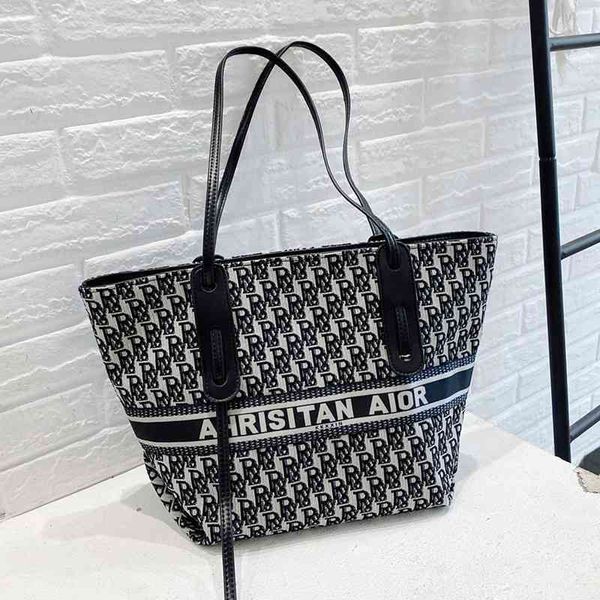 2022 factory wholesale new model same envelope canvas shoulder large capacity women's bag
2022 factory wholesale new model same envelope canvas shoulder large capacity women's bag
