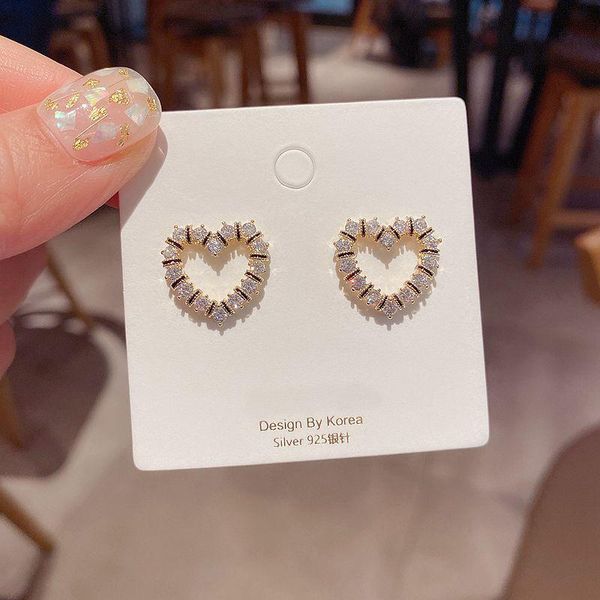 aesthetic design heart earrings gold color shining cubic zirconia stud fancy women jewelry, Golden;silver
aesthetic design heart earrings gold color shining cubic zirconia stud fancy women jewelry, Golden;silver