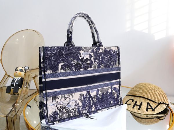 ladies large-capacity bag women handbags paris designer handbag fashion retro ethnic style canvas handmade embroidery pattern shopping bags
ladies large-capacity bag women handbags paris designer handbag fashion retro ethnic style canvas handmade embroidery pattern shopping bags