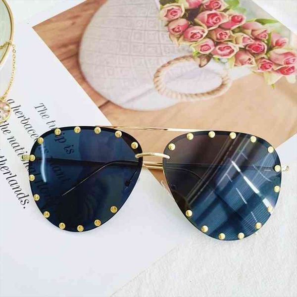 ladies metal rivet pilot sunglasses women sunglasses women men black lens round brand design driving eyewear oculos, White;black
ladies metal rivet pilot sunglasses women sunglasses women men black lens round brand design driving eyewear oculos, White;black