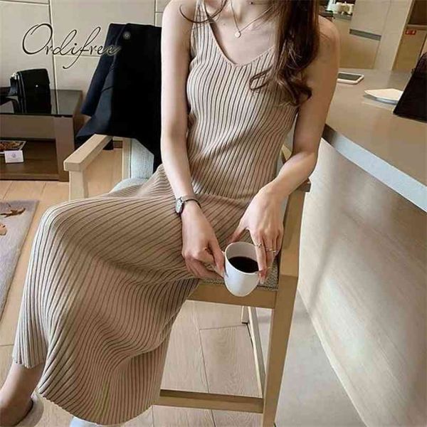 summer autumn women long knitted dress sleeveless tank solid casual sweater 210513, Black;gray
summer autumn women long knitted dress sleeveless tank solid casual sweater 210513, Black;gray