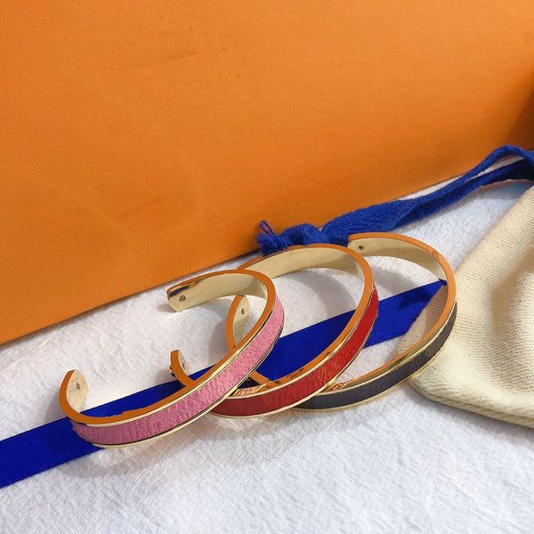 luxury jewelry feminine leather designer love bracelet brand elegant fashions bracelet with a four eaf motif holiday gift, Golden;silver
luxury jewelry feminine leather designer love bracelet brand elegant fashions bracelet with a four eaf motif holiday gift, Golden;silver