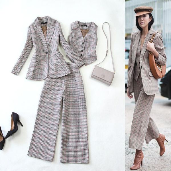 women's suits & blazers 2021 autumn winter plaid woolen suit jacket vest wide leg pants thick large size for women clothes, White;black
women's suits & blazers 2021 autumn winter plaid woolen suit jacket vest wide leg pants thick large size for women clothes, White;black