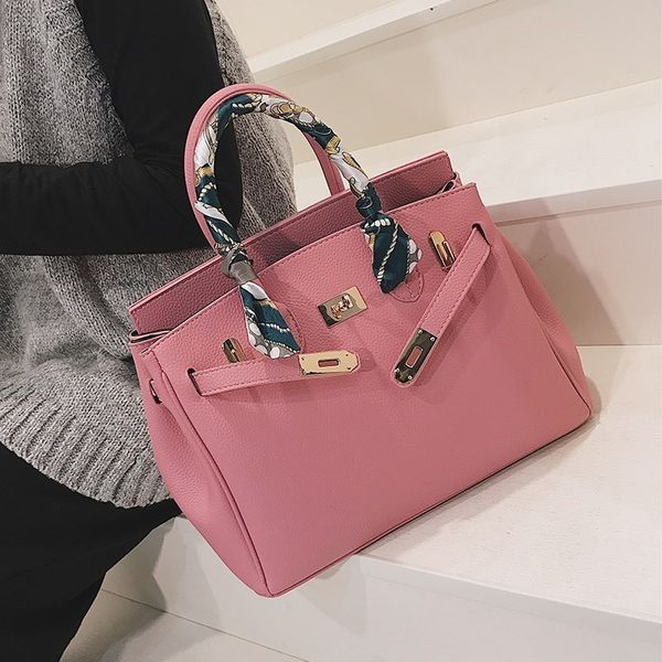 foreign women's 2020 new korean versatile messenger single shoulder bag fashion handbag
foreign women's 2020 new korean versatile messenger single shoulder bag fashion handbag