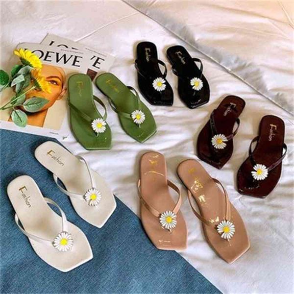 slippers flip-flops female summer fashion wear low-heeled shoes decorated with small daisies 7z54, Black
slippers flip-flops female summer fashion wear low-heeled shoes decorated with small daisies 7z54, Black
