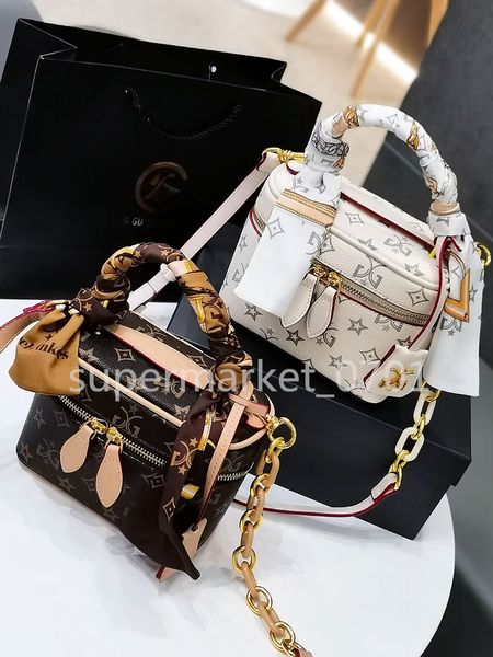 21new independent design bags blue valley old flower embossed make-up box female 2021 new postman bag single shoulder messenger handbag summ
21new independent design bags blue valley old flower embossed make-up box female 2021 new postman bag single shoulder messenger handbag summ