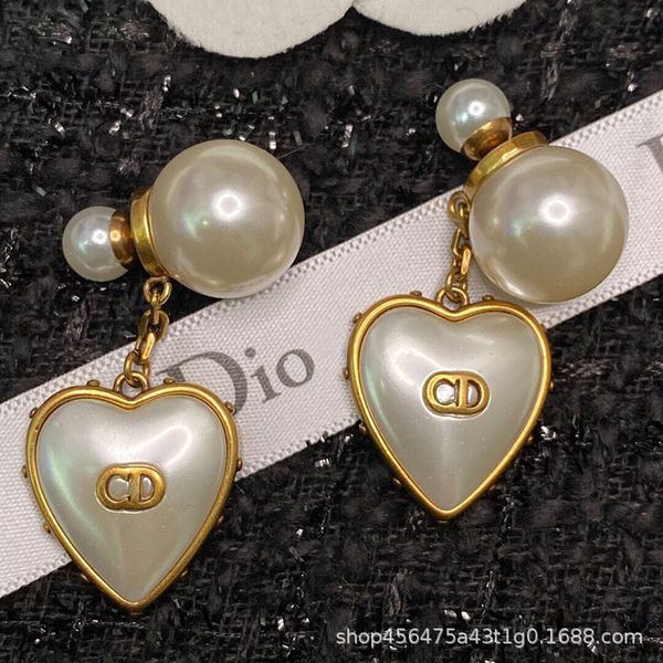 2021 new family d letter love resin, two pearl earrings at the front and back, women's fashion earrings, anti allergy s925, Golden
2021 new family d letter love resin, two pearl earrings at the front and back, women's fashion earrings, anti allergy s925, Golden
