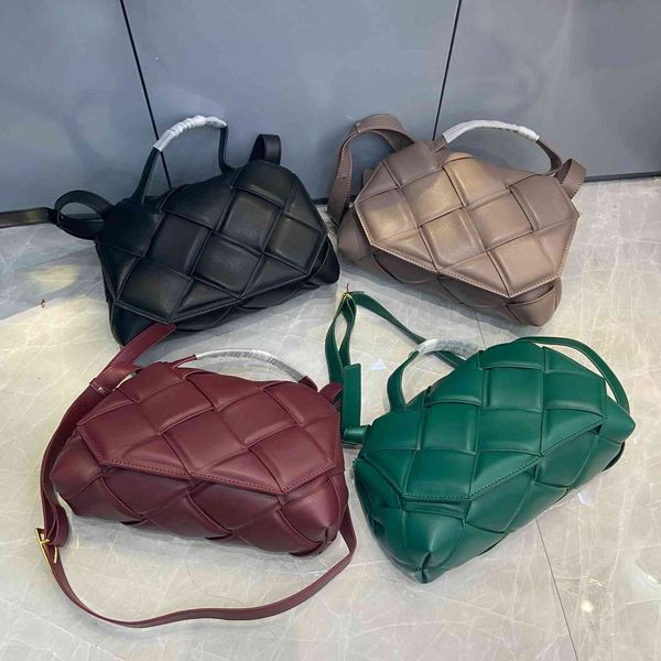 2021 fashion matte pillow bag sponge bubble one shoulder diagonal straddle versatile small square
2021 fashion matte pillow bag sponge bubble one shoulder diagonal straddle versatile small square