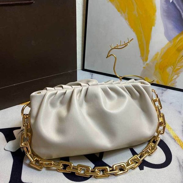 evening bags gold chain shoulder handbag lady dinner crossbody pouch cloud genuine real leather hndbags hollowed out
evening bags gold chain shoulder handbag lady dinner crossbody pouch cloud genuine real leather hndbags hollowed out