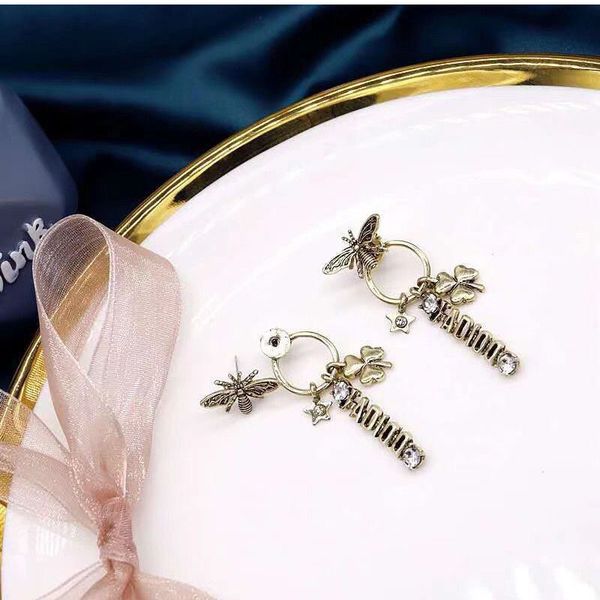 d's old bee diamond earrings new fashion net red small fragrance letter trend, Golden
d's old bee diamond earrings new fashion net red small fragrance letter trend, Golden