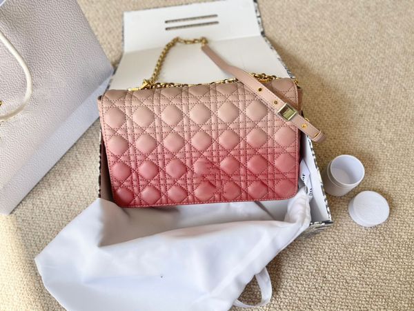 2021 women's luxury designer bag can be hand-held, shoulder-back or cross-slung with sheep leather cane pattern
2021 women's luxury designer bag can be hand-held, shoulder-back or cross-slung with sheep leather cane pattern