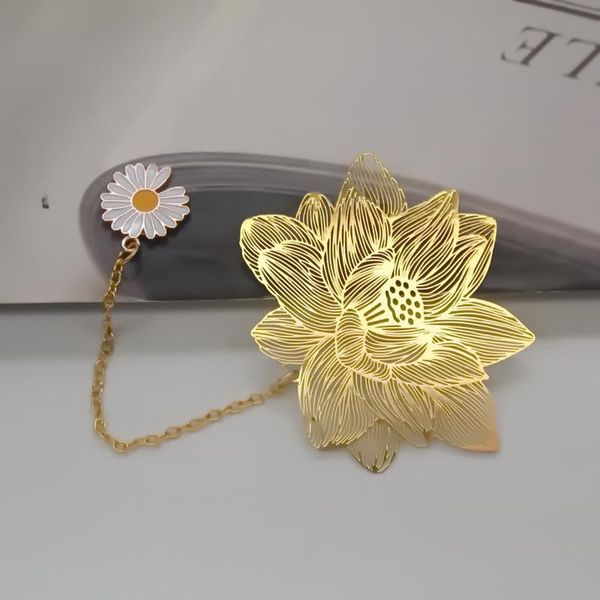 bookmark 1pc metal leaves pendant hollow-carved design brass book mark creative student school stationery business office gift
bookmark 1pc metal leaves pendant hollow-carved design brass book mark creative student school stationery business office gift
