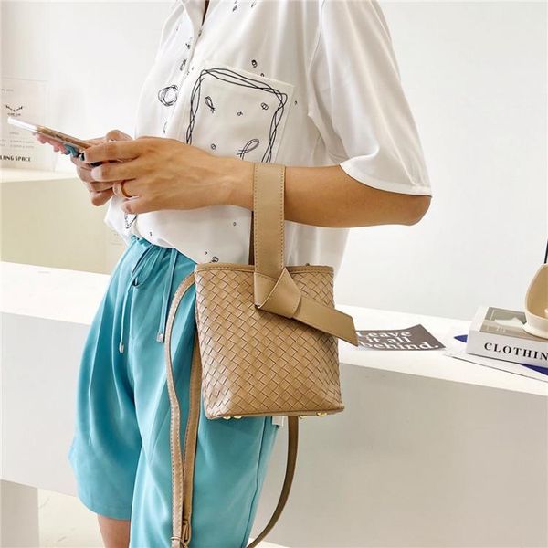 evening bags knitting pu leather bucket shoulder bag for women 2021 solid colour small handle hanbag lady fashionable purses casual tote
evening bags knitting pu leather bucket shoulder bag for women 2021 solid colour small handle hanbag lady fashionable purses casual tote