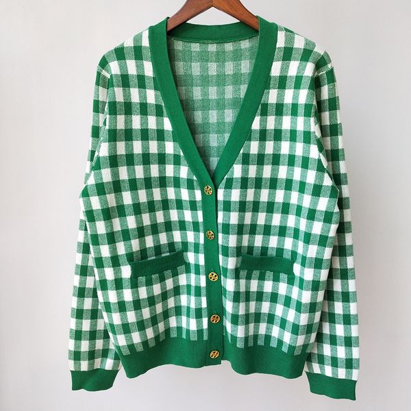 59% off factory outlet store plaid v-neck single breasted slim down cardigan, White;black
59% off factory outlet store plaid v-neck single breasted slim down cardigan, White;black