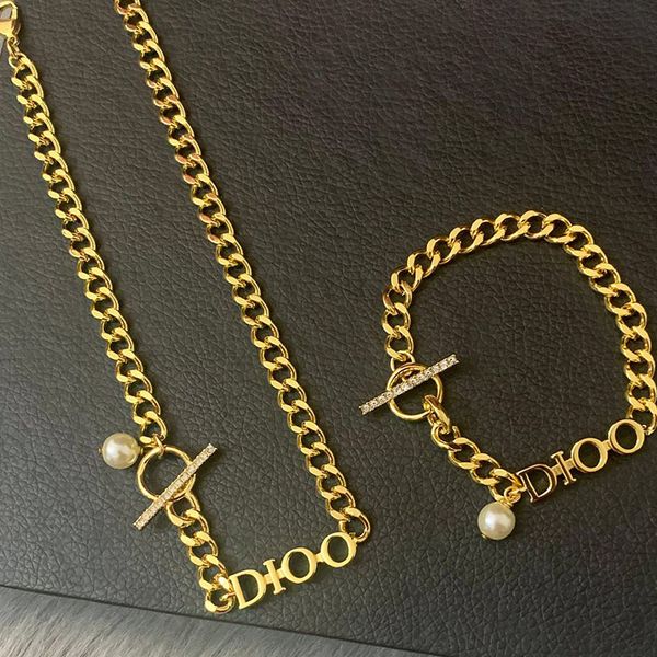 family letter pearl horsewhip chain necklace exquisite women's jewelry geometric independent packaging, Silver
family letter pearl horsewhip chain necklace exquisite women's jewelry geometric independent packaging, Silver