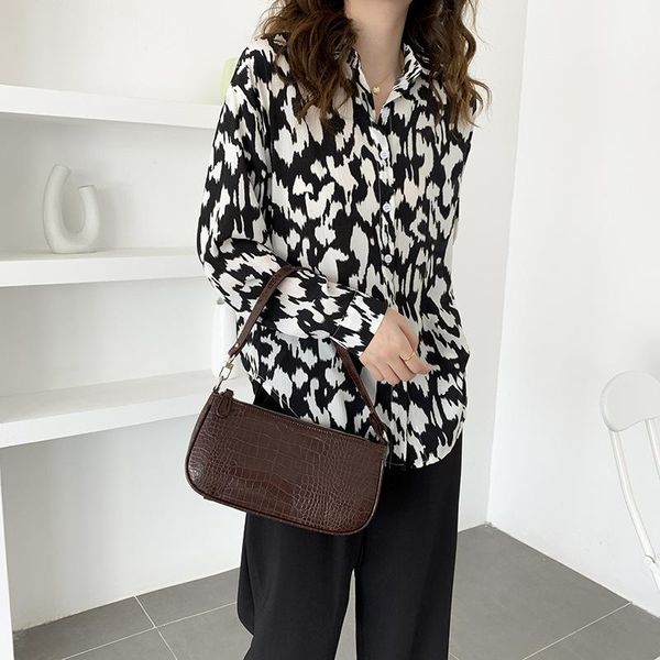 evening bags high sense of french niche design bag retro armpit baguette crocodile pattern handbag celebrity hand
evening bags high sense of french niche design bag retro armpit baguette crocodile pattern handbag celebrity hand