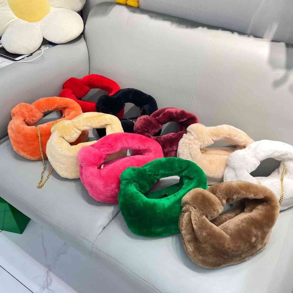 2021 autumn and winter knotting plush handbag solid color versatile plush soft waxy underarm bag
2021 autumn and winter knotting plush handbag solid color versatile plush soft waxy underarm bag