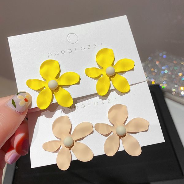 925 silver needle flower contrast earrings south designer east gate simple fresh ear jewelry fashion fairy forest earrings, Golden
925 silver needle flower contrast earrings south designer east gate simple fresh ear jewelry fashion fairy forest earrings, Golden