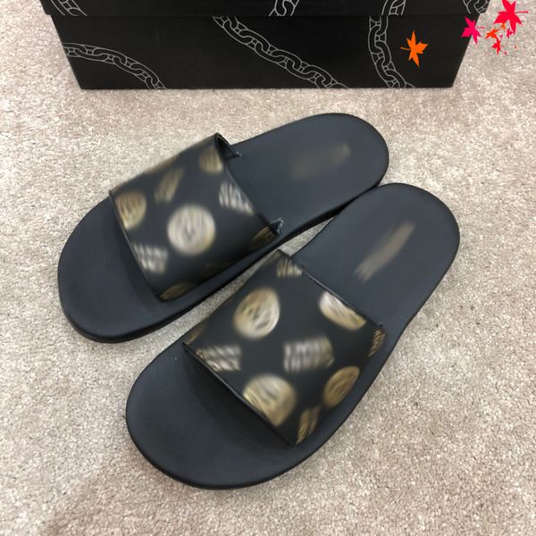 2021 slipper designer slide summer sandals fashion men beach indoor flat flip flops leather luxurys shoes mens slippers with box size 39-45, Black
2021 slipper designer slide summer sandals fashion men beach indoor flat flip flops leather luxurys shoes mens slippers with box size 39-45, Black
