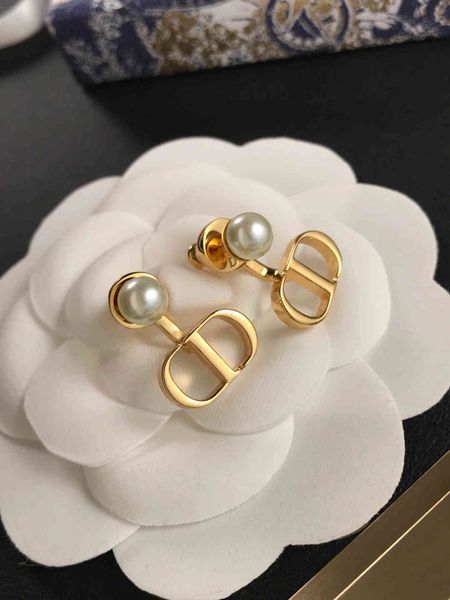 charms classic earrings d family letter fashion popular 925 silver needle anti allergy cd jewelry, Golden
charms classic earrings d family letter fashion popular 925 silver needle anti allergy cd jewelry, Golden
