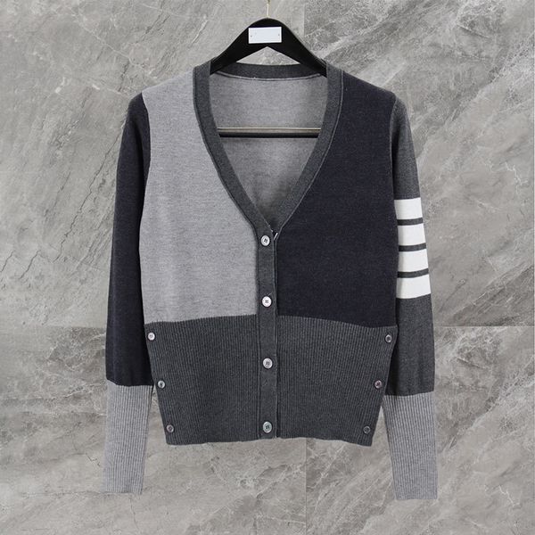 2021 new tb color matching cardigan wool four bar black gray splicing men's and women's knitted jacket sweater, White;black
2021 new tb color matching cardigan wool four bar black gray splicing men's and women's knitted jacket sweater, White;black