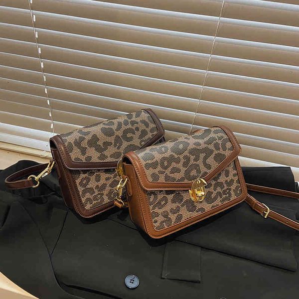 2022 factory wholesale new autumn and winter print single shoulder armpit ins women's versatile messenger portable small square
2022 factory wholesale new autumn and winter print single shoulder armpit ins women's versatile messenger portable small square