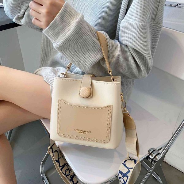 outlet online 70% off sale bag women's bag 2021 new fashion net red bucket simple color contrast large capacity messenger
outlet online 70% off sale bag women's bag 2021 new fashion net red bucket simple color contrast large capacity messenger