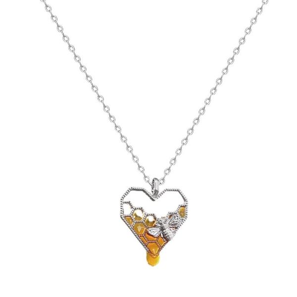 pendant necklaces 2021 ladies s fashion accessories artificial honey honeycomb insect crystal necklace woman's jewelry gift, Silver
pendant necklaces 2021 ladies s fashion accessories artificial honey honeycomb insect crystal necklace woman's jewelry gift, Silver