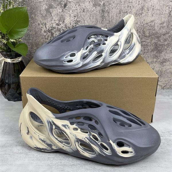 2021 kanye west slides men women sandals slippers core bone earth brown pure desert sand foam runner triple white black outdoor with box
2021 kanye west slides men women sandals slippers core bone earth brown pure desert sand foam runner triple white black outdoor with box