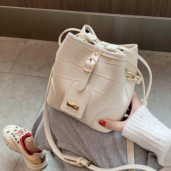 shoulder bags casual and versatile women's single bag 2021 fashionwomen's net red cross bucket
shoulder bags casual and versatile women's single bag 2021 fashionwomen's net red cross bucket