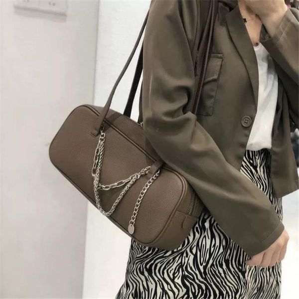 2021 european american fashion solid color female messenger shoulder large capacity chain bag women purse handbags
2021 european american fashion solid color female messenger shoulder large capacity chain bag women purse handbags