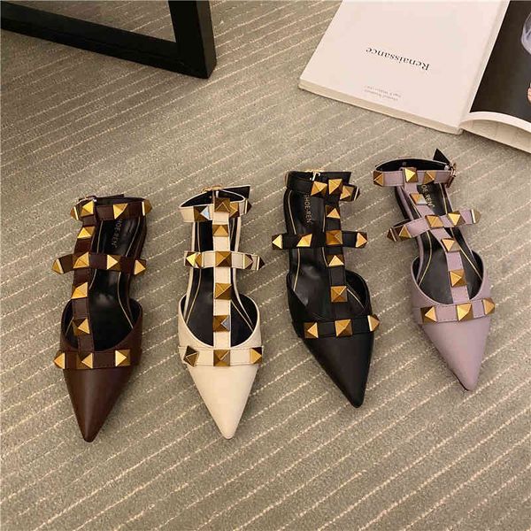 slippers rivet sandals for women outdoor wear summer new style baotou flat mules shoes pointed riveting nail lazy half 44b0, Black
slippers rivet sandals for women outdoor wear summer new style baotou flat mules shoes pointed riveting nail lazy half 44b0, Black