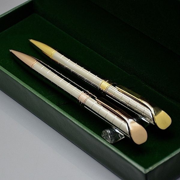 luxury christmas gift pen rlx metal grid ballpoint pens stationery office school supplies write smooth with box packaging, Blue;orange
luxury christmas gift pen rlx metal grid ballpoint pens stationery office school supplies write smooth with box packaging, Blue;orange