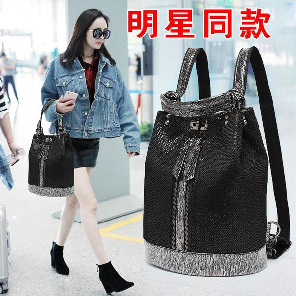 outdoor bags 2021 women's bag portable fashion simple shoulder messenger lock anti-theft large capacity travel backpack 
outdoor bags 2021 women's bag portable fashion simple shoulder messenger lock anti-theft large capacity travel backpack